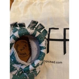 Freshly picked size 2 soft sole moccasin evergreen trees GUC w/dust bag